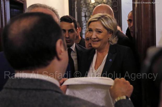 marine-le-pen-refusing-veil-lebanon